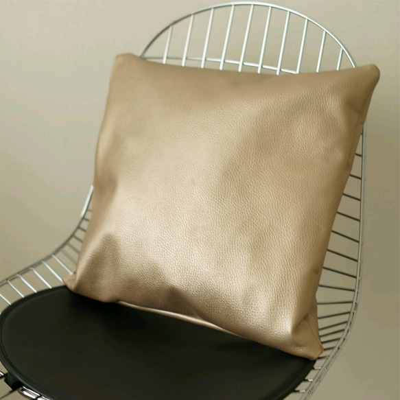ギフトにも映える、上質な本革クッション｜シャンパンゴールド」40