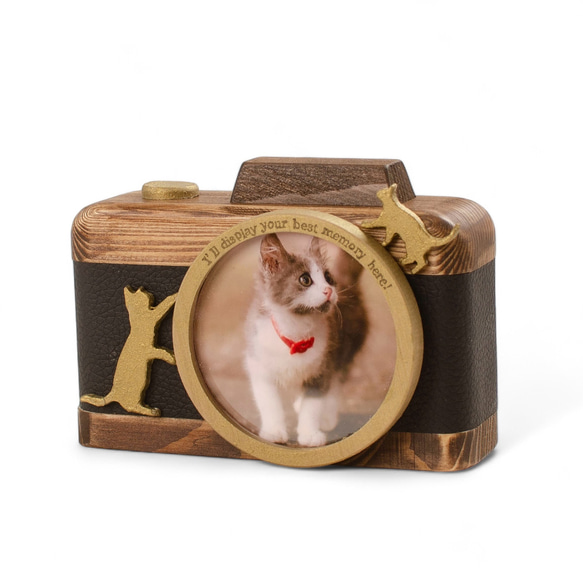 【7月限定特典付き】猫モチーフのカメラ型写真立て｜黒フェイクレザー×ゴールド｜名入れ可 3枚目の画像