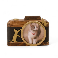 【7月限定特典付き】猫モチーフのカメラ型写真立て｜黒フェイクレザー×ゴールド｜名入れ可 2枚目の画像