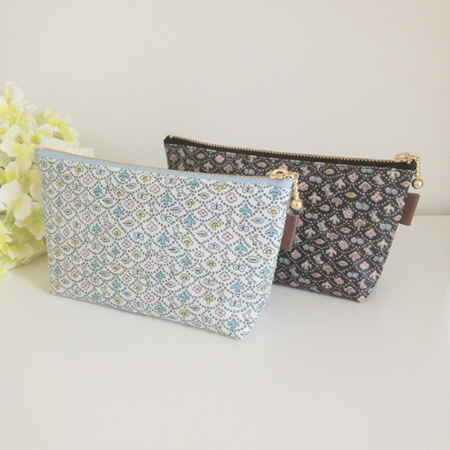 マチつきポーチ（コスメポーチ/サニタリーポーチ）＊リバティ