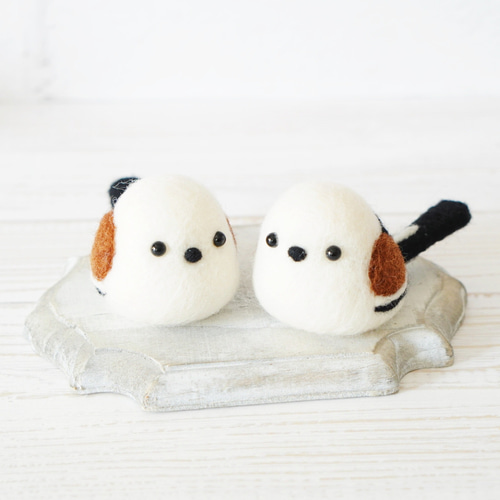 ころんと羊毛シマエナガ 羊毛フェルト 羊毛フェルト パレットメリー