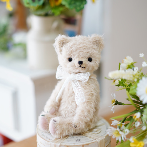 大きめベージュクマのぬいぐるみ 仔熊のドロップ S(ベージュ) - ぬいぐるみメーカーTAKE OFFの