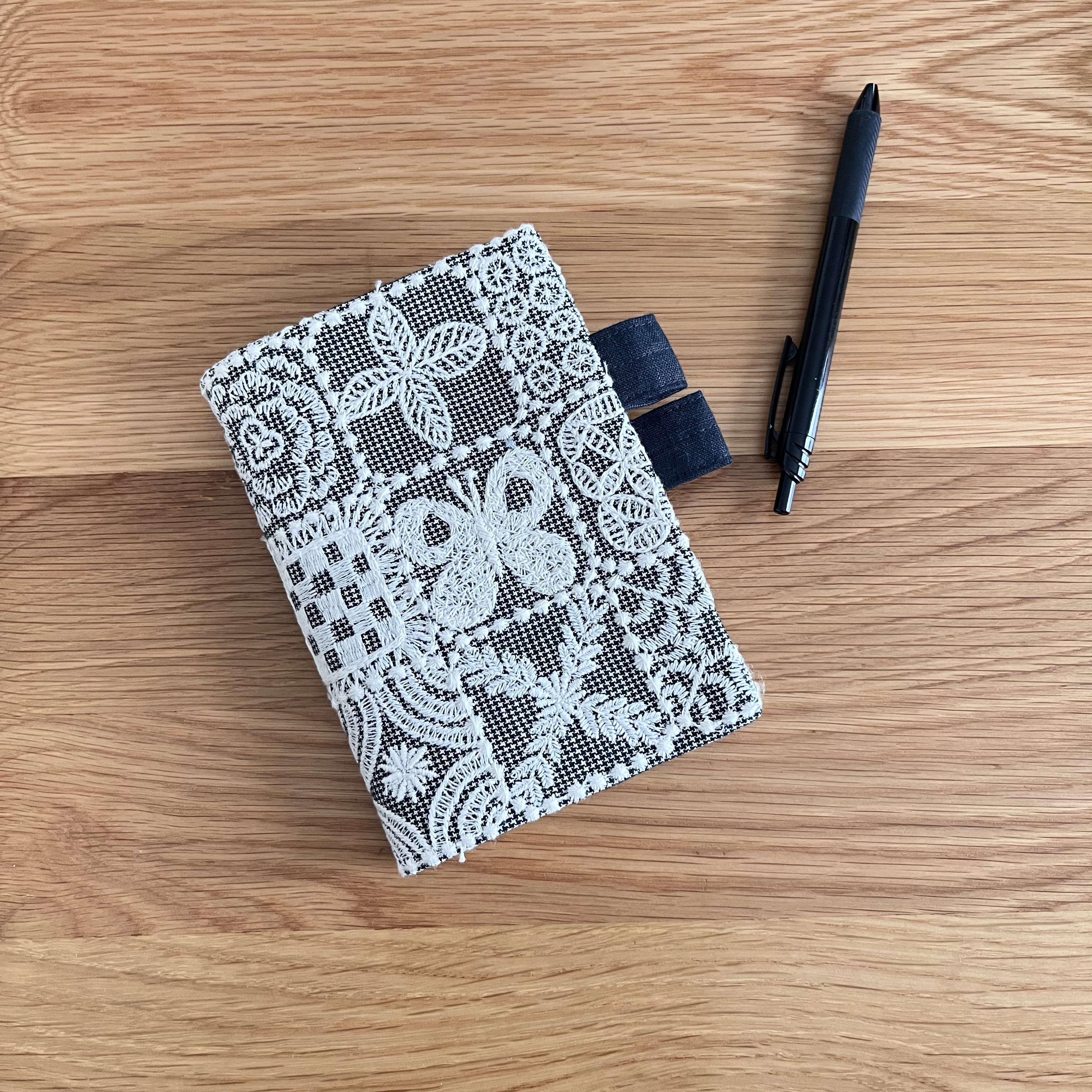 mina perhonen  forest tile ほぼ日手帳のためのカバー　文庫本 ミナペルホネン の刺繍生地