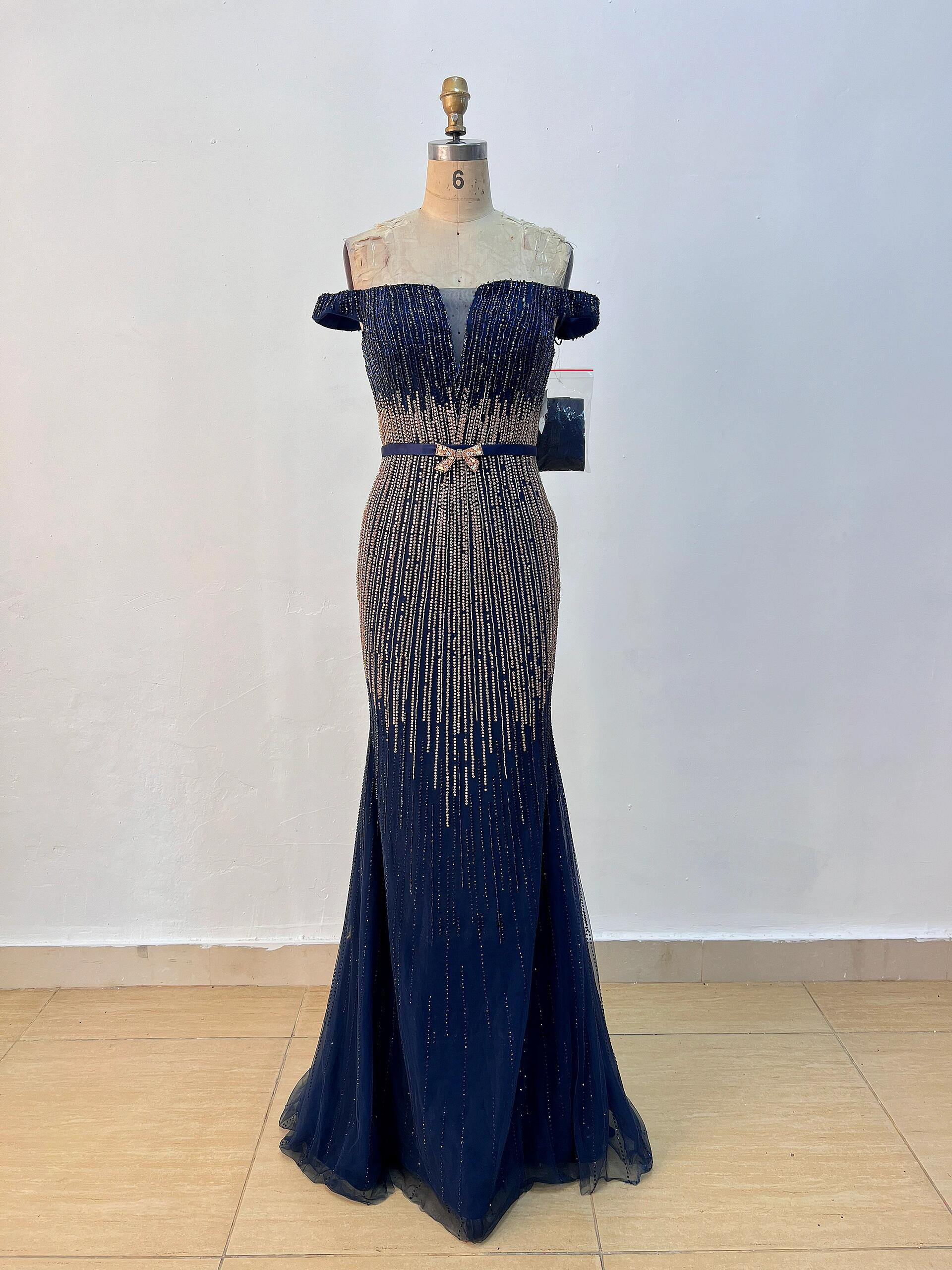 躊躇しない　オフショルダー　マーメイドドレス　ネイビ　ストーン　おしゃれ　二の腕を隠せる　目立つ　衣装ステージ本命ドレス