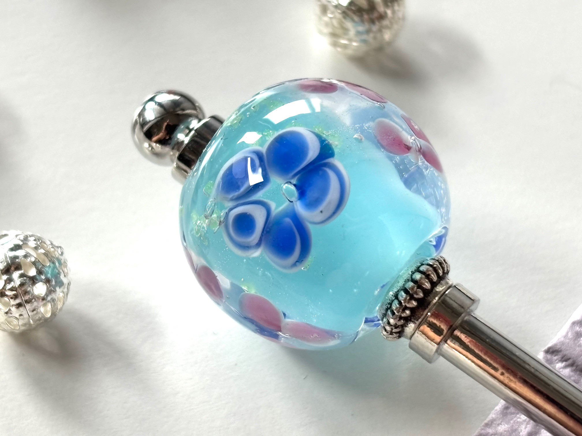 かんざし　水色とピンクの花のとんぼ玉　一本挿し　一本簪　涼しげ　夏　フラワー　ブルー　青