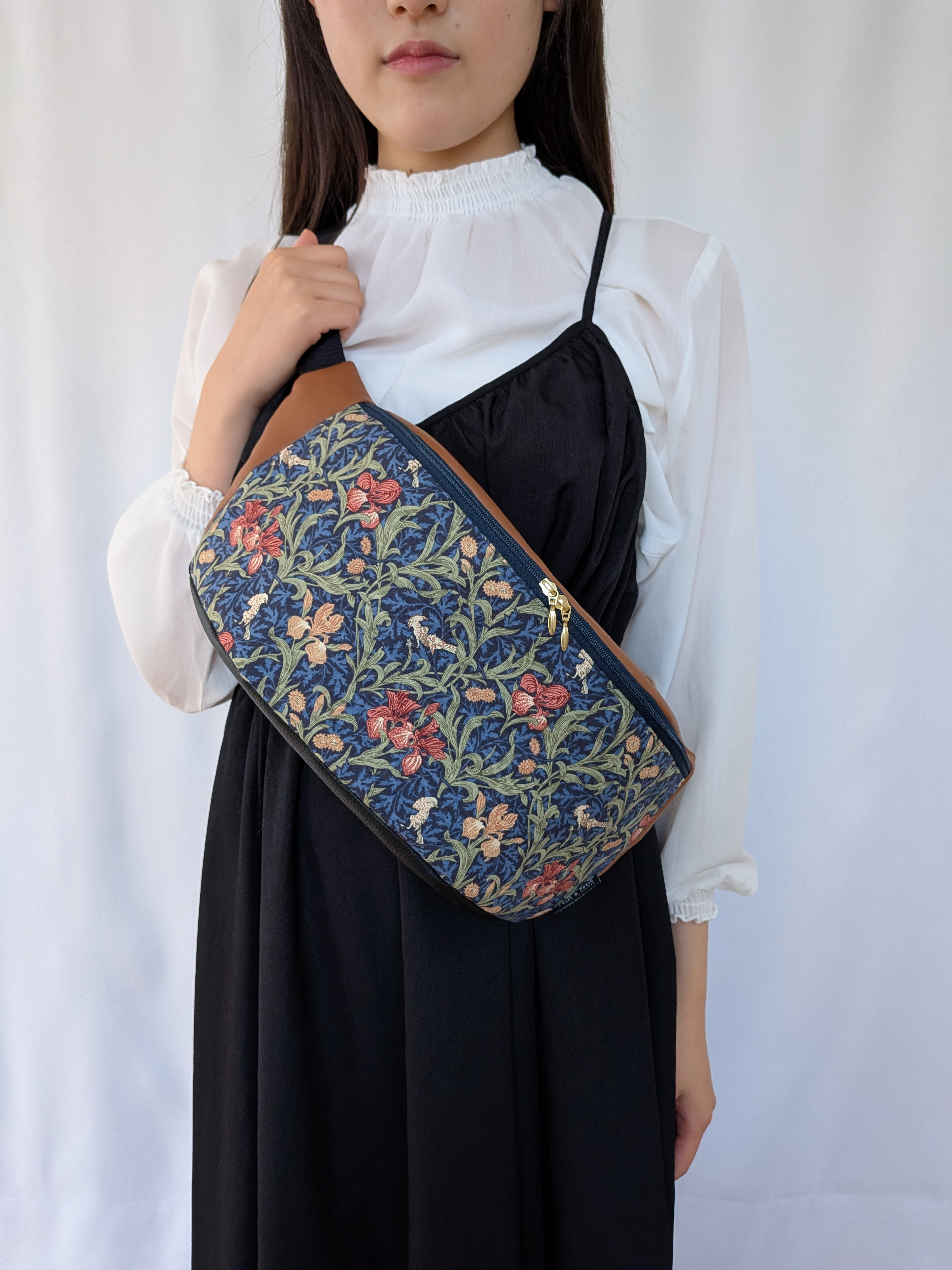 受注制作・優雅な大人のボディバッグ / アイリス×ブラウン