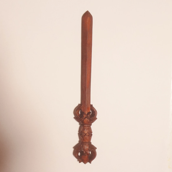 古道具 工芸品　骨董品　剣　動物の骨　銀　ハンドメイド　花人物像　彫刻　松 木彫刻 『 不動明王 宝剣 』 仏像 オリジナル 芸術 アート