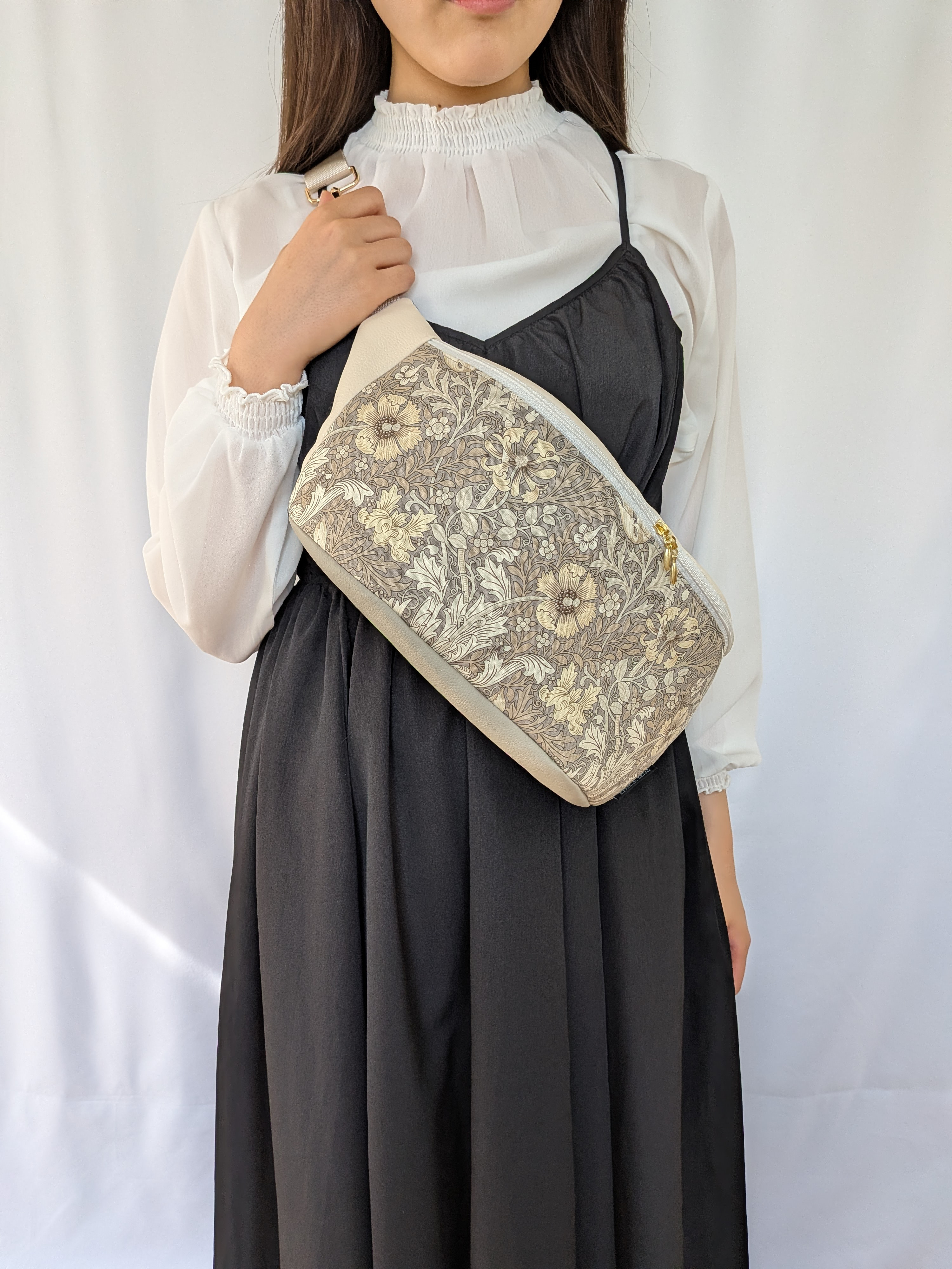 受注制作 ・ 優雅な大人のボディバッグ / コンプトン×アイボリー 5,920円