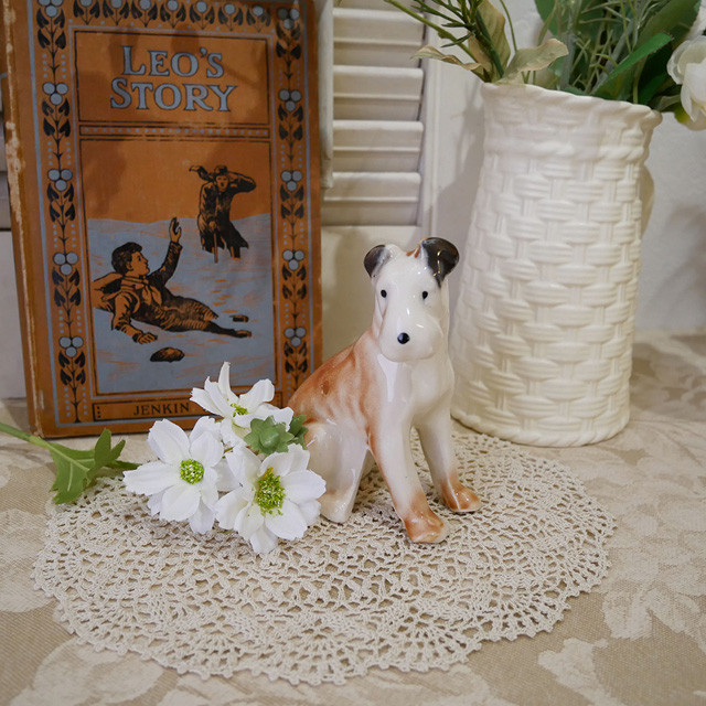 【美品】犬　いぬ　陶器　オブジェ　置物　インテリア　工芸品　美術品　A3204 犬の置物 陶犬 陶器製 送料無料 輸入雑貨 玄関 オブジェ