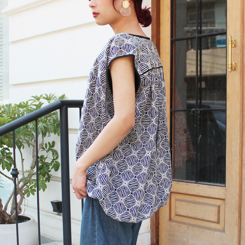 ◉真夏も涼しい◉マシュマロバルーンブラウス　モノクロ柄