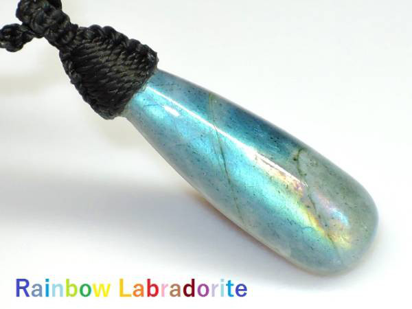 ★虹のオーラ★レインボーラブラドライト天然石曹灰長石★ハンドメイドネックレスペンダント★ビーズ編みメンズレディースサイズ 8,140円