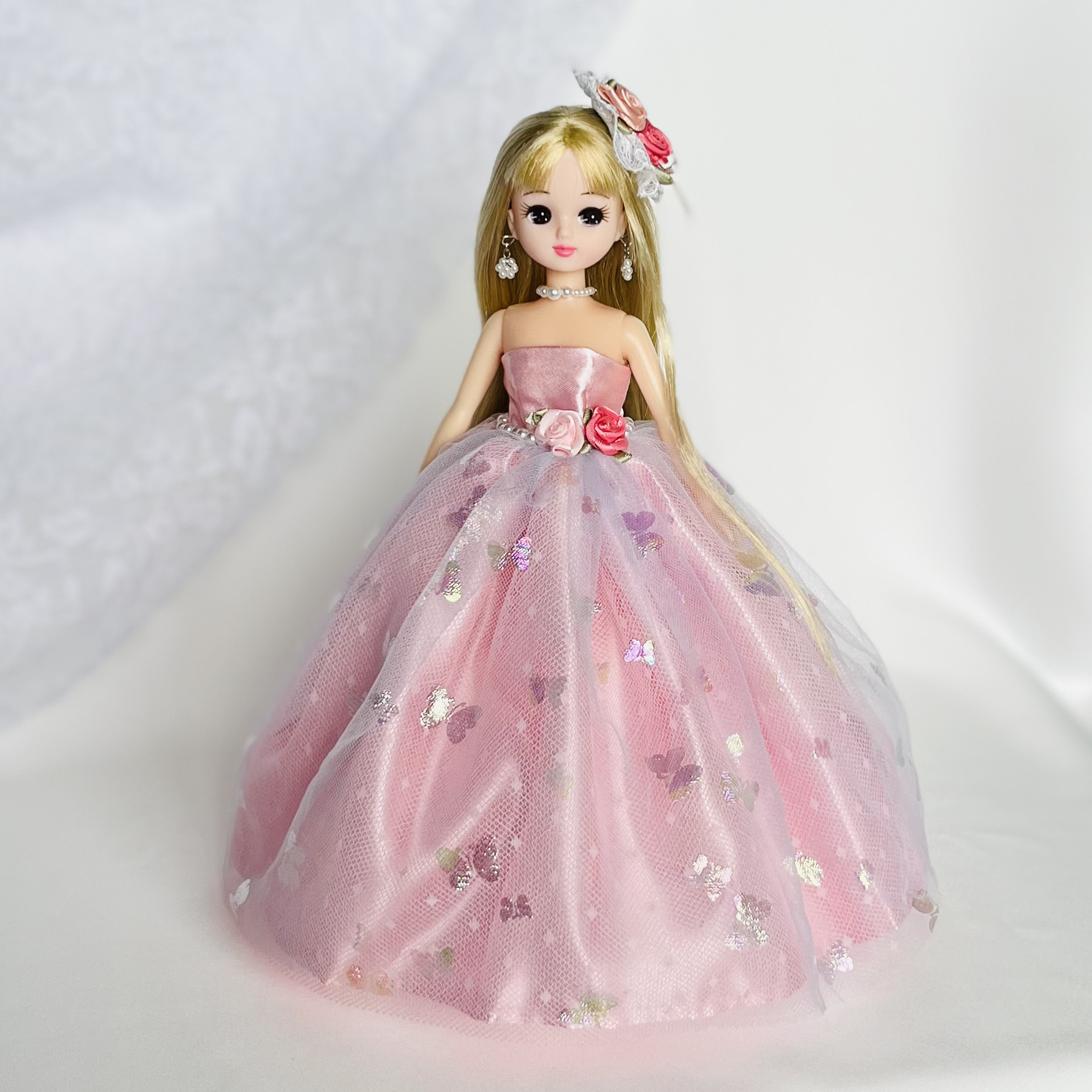 リカちゃんの服 ハンドメイド♡ピンクの薔薇♡ リカちゃん ピンクブラックドレス 花 ハンドメイド服 ドール服