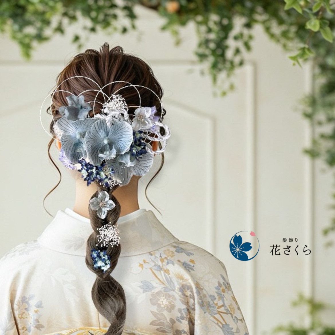 シルバーグレーの胡蝶蘭髪飾り結婚式　成人式　胡蝶蘭　和装　振袖　卒業式　白無垢　色打掛　前撮り　花嫁　着物　グレー　藍