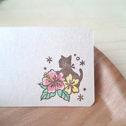 ハイビスカスと子猫　スタンプ　はんこ　夏　花　猫　暑中見舞い 2枚目の画像