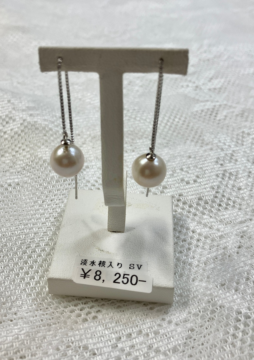 ジプシーチェーンピアス　核入り淡水真珠10㍉　優雅に揺れるチェーン