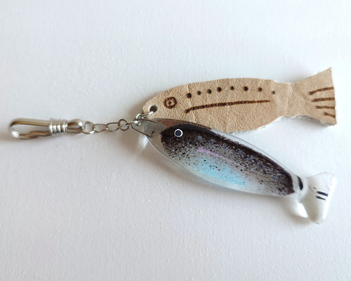 魚 魚好き さかな アジ イワシ サンマ ガラス 革 キーホルダー