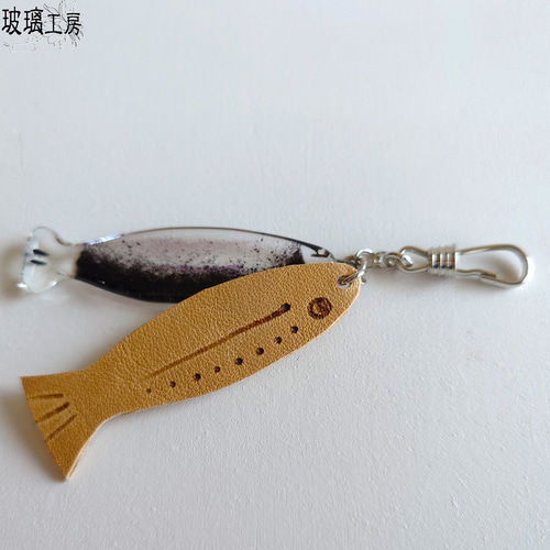 魚 魚好き さかな アジ イワシ サンマ ガラス 革 キーホルダー バック