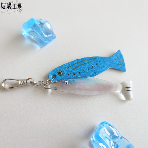 魚 魚好き さかな アジ イワシ サンマ ガラス 革 キーホルダー バック