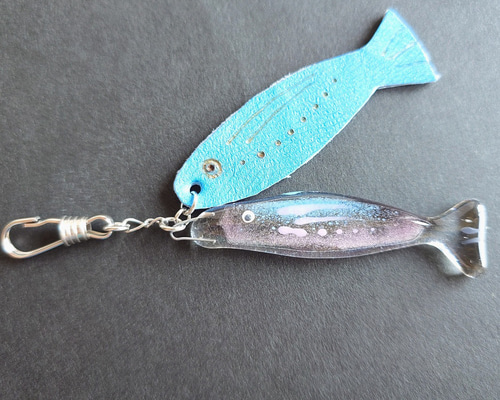 魚 魚好き さかな アジ イワシ サンマ ガラス 革 キーホルダー