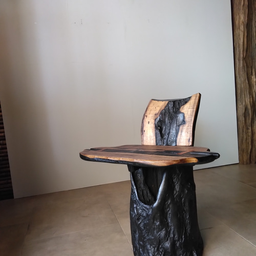 背もたれ丸太椅子 オブジェ・スツール・花台・黒柿・一木一枚板 椅子