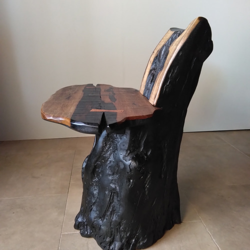 背もたれ丸太椅子 オブジェ・スツール・花台・黒柿・一木一枚板 椅子