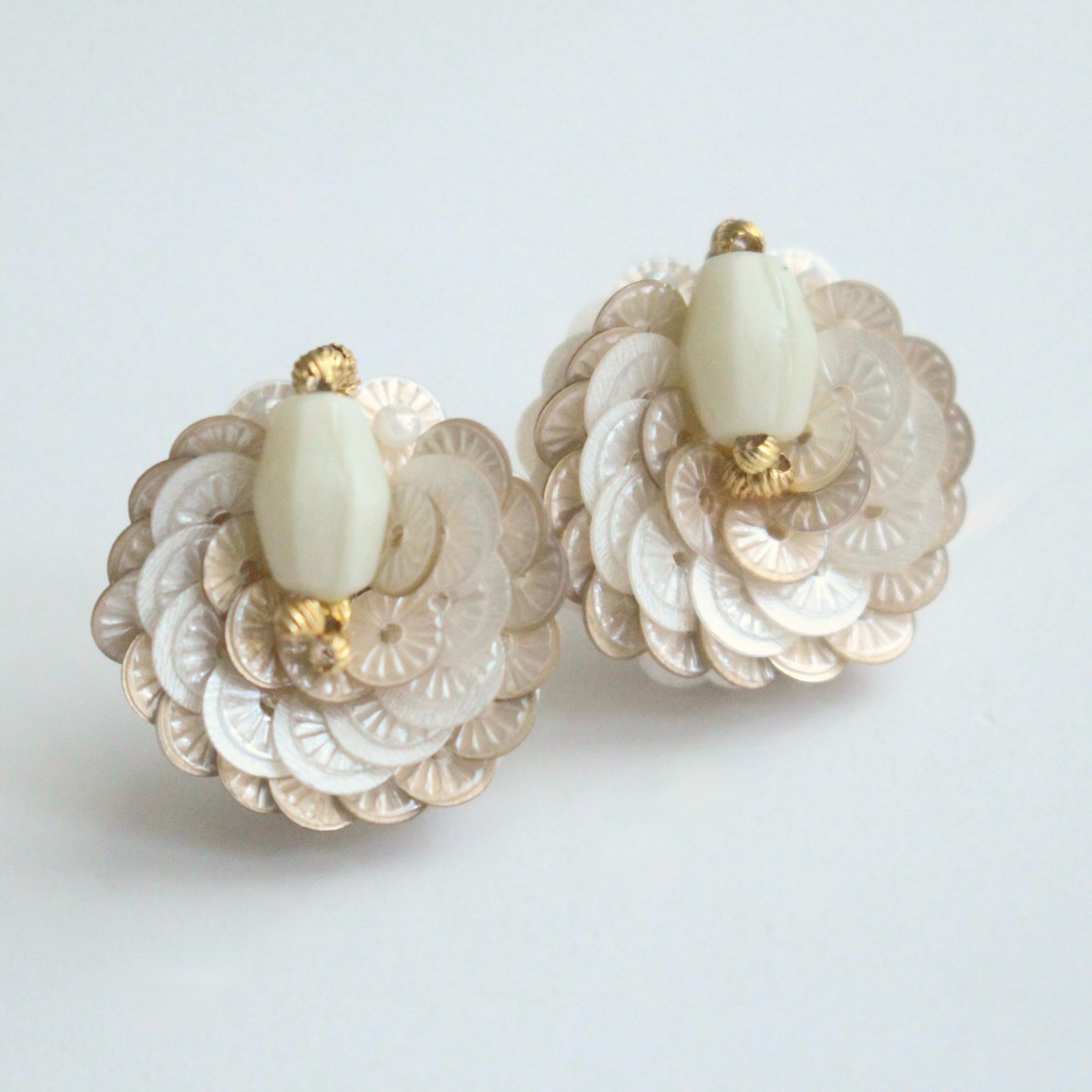 Swanette petal【white】ピアス/イヤリング｜そっと、白