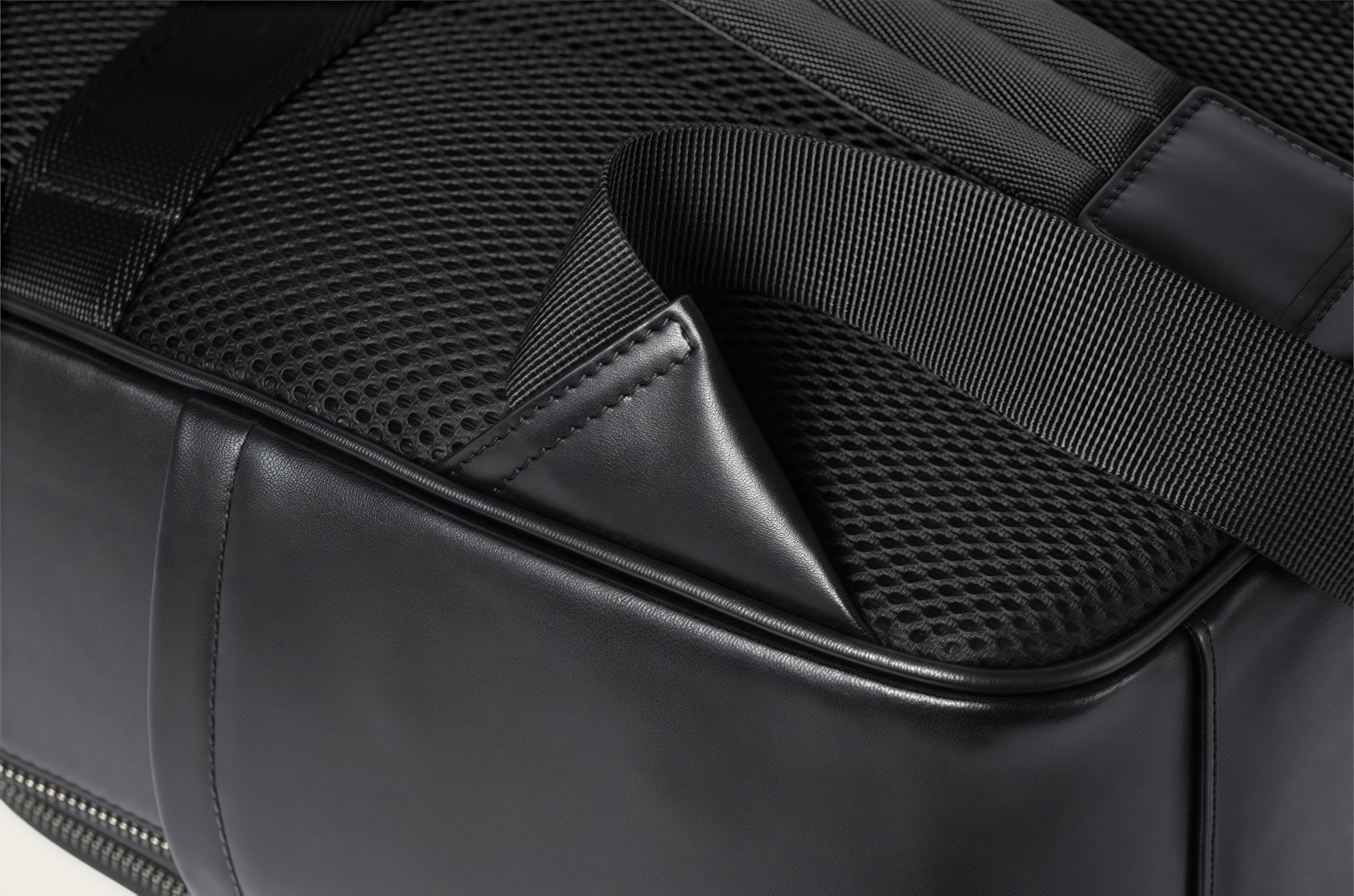 牛革編みビジネスバックパック｜通勤・旅行に最適｜15.6インチPC対応