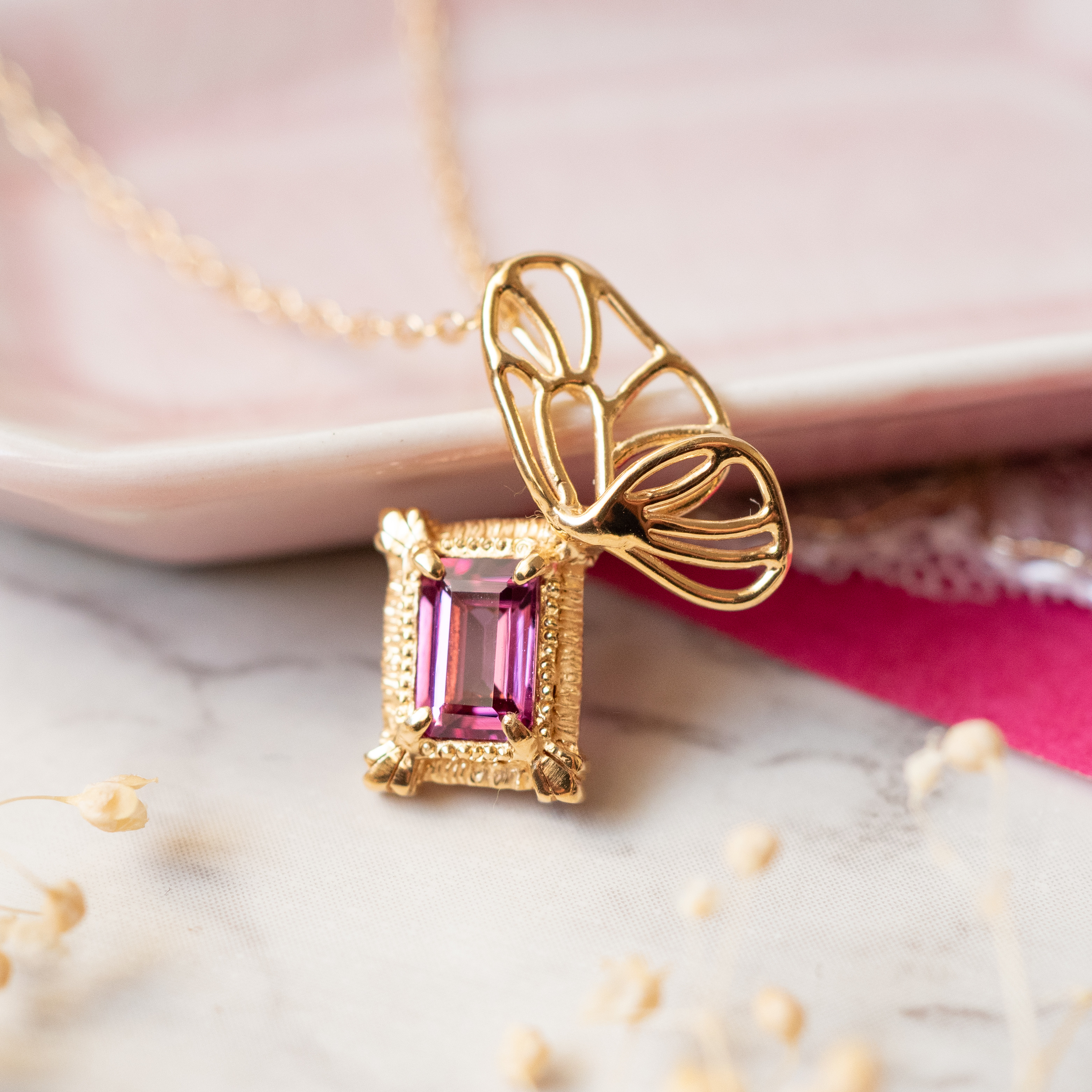 【受注】ロードライトガーネットと蝶の額縁ネックレス SV925