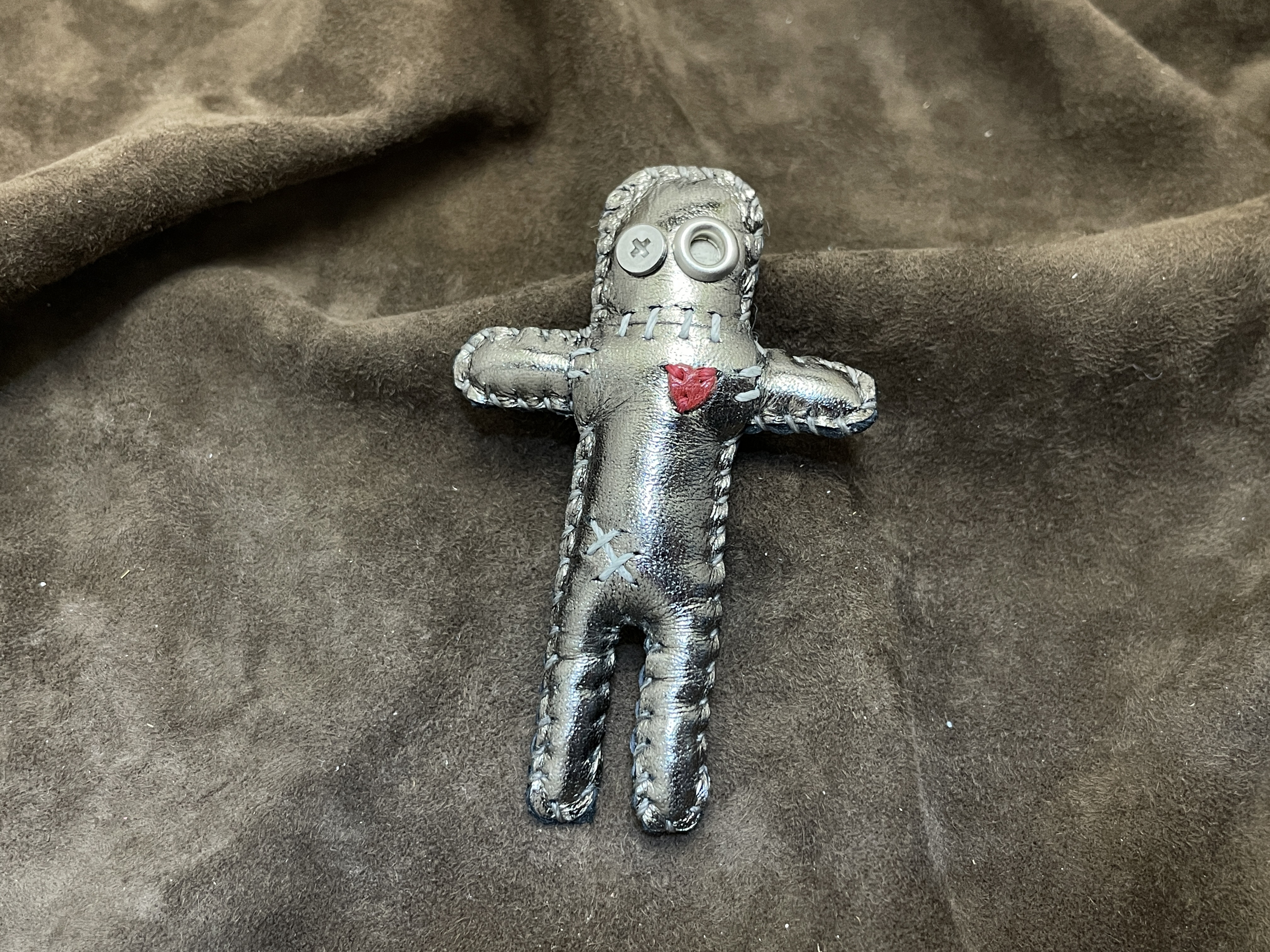 メタリックシルバー牛革のブードゥードール