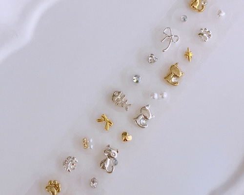 耳つぼアクセサリー ゴールド /シルバー 耳ツボジュエリー♡キラキラ猫ネコ肉球20粒/ゴールドシルバー