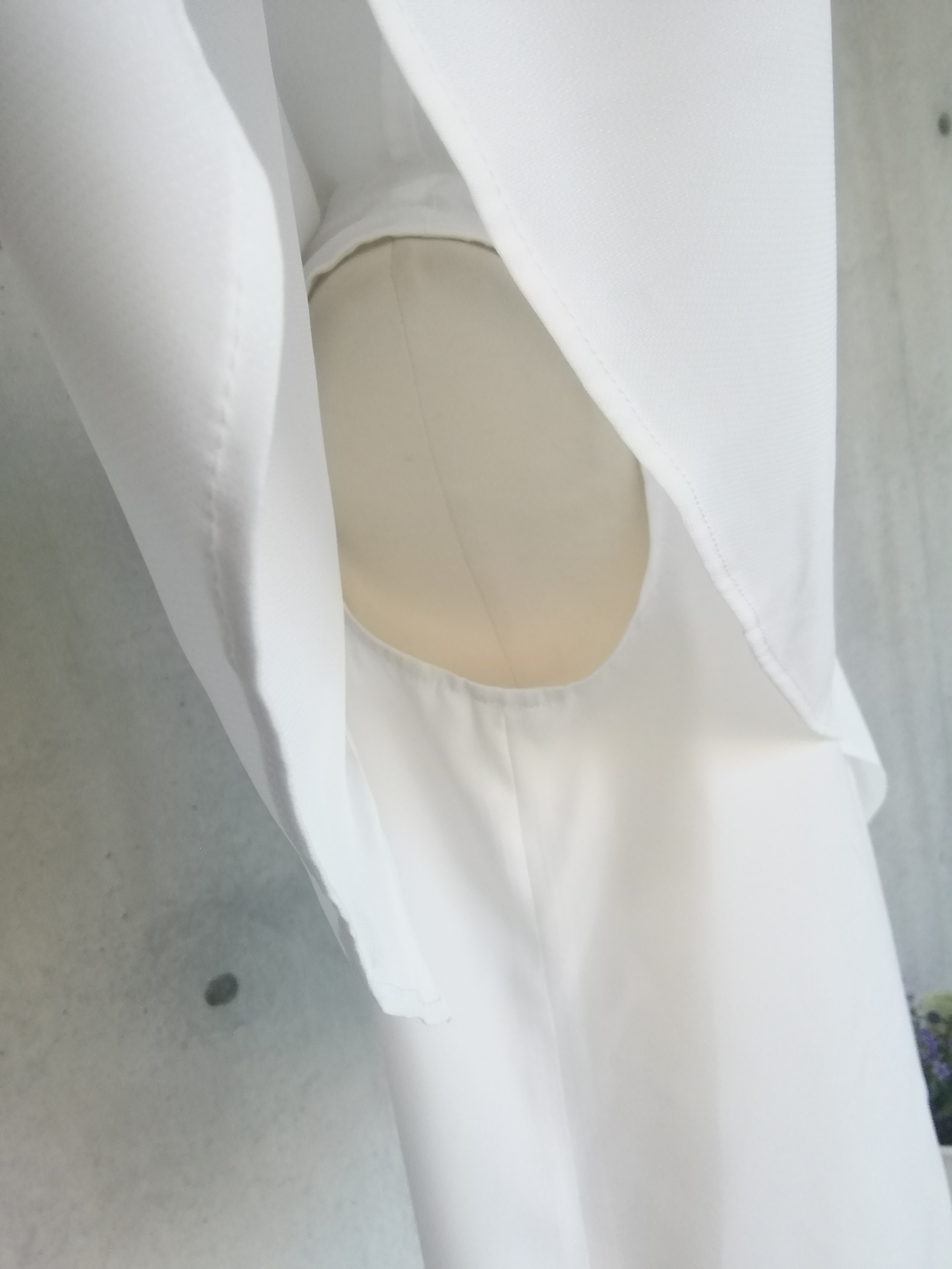 日本製《S～3L》夏に涼しく着られるケープデザインノースリーブ白ブラウス 127301-10｜詳細画像