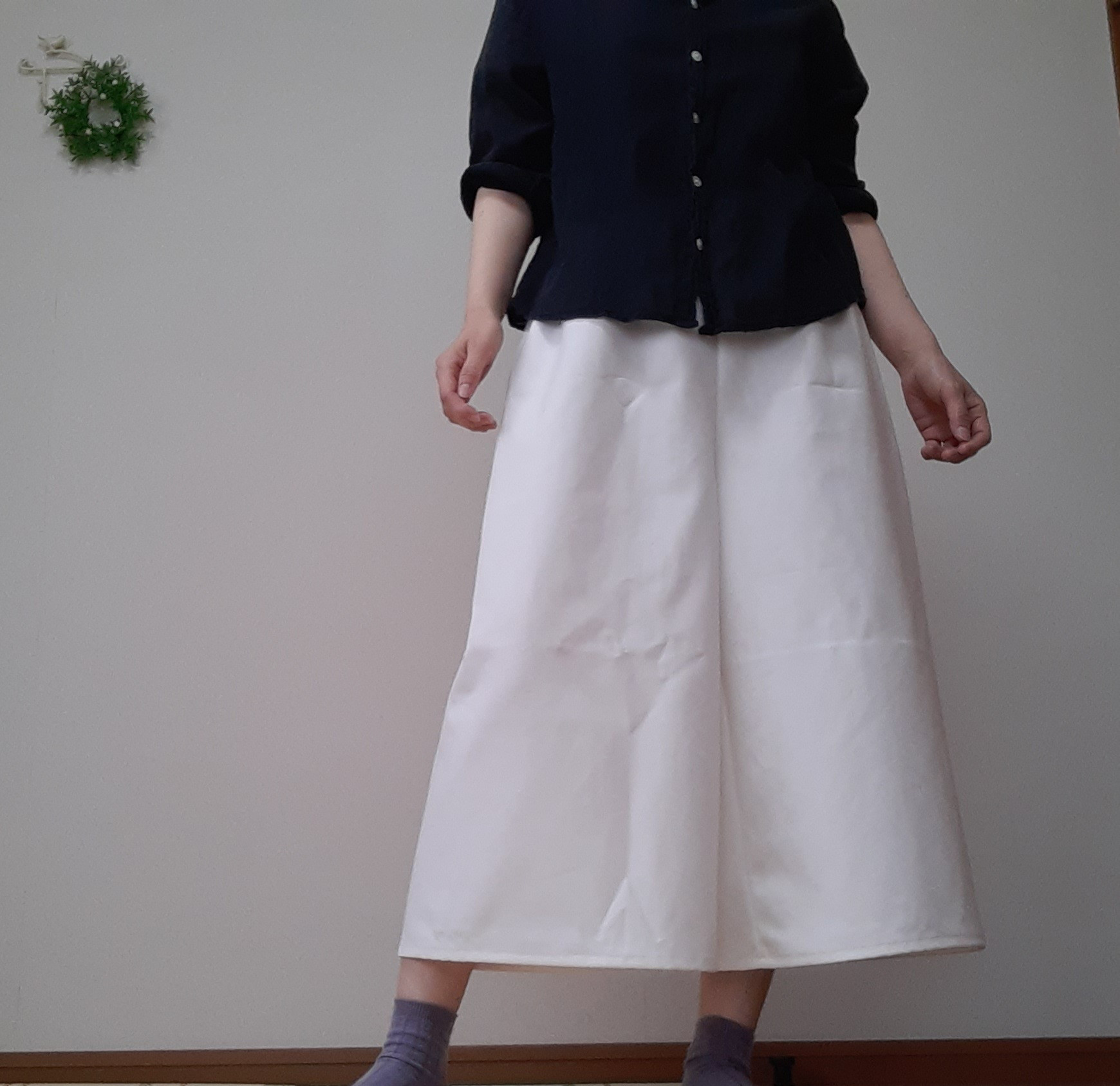 シンプル過ぎる真っ白デニムワイドパンツ夏涼しげ白雪姫風