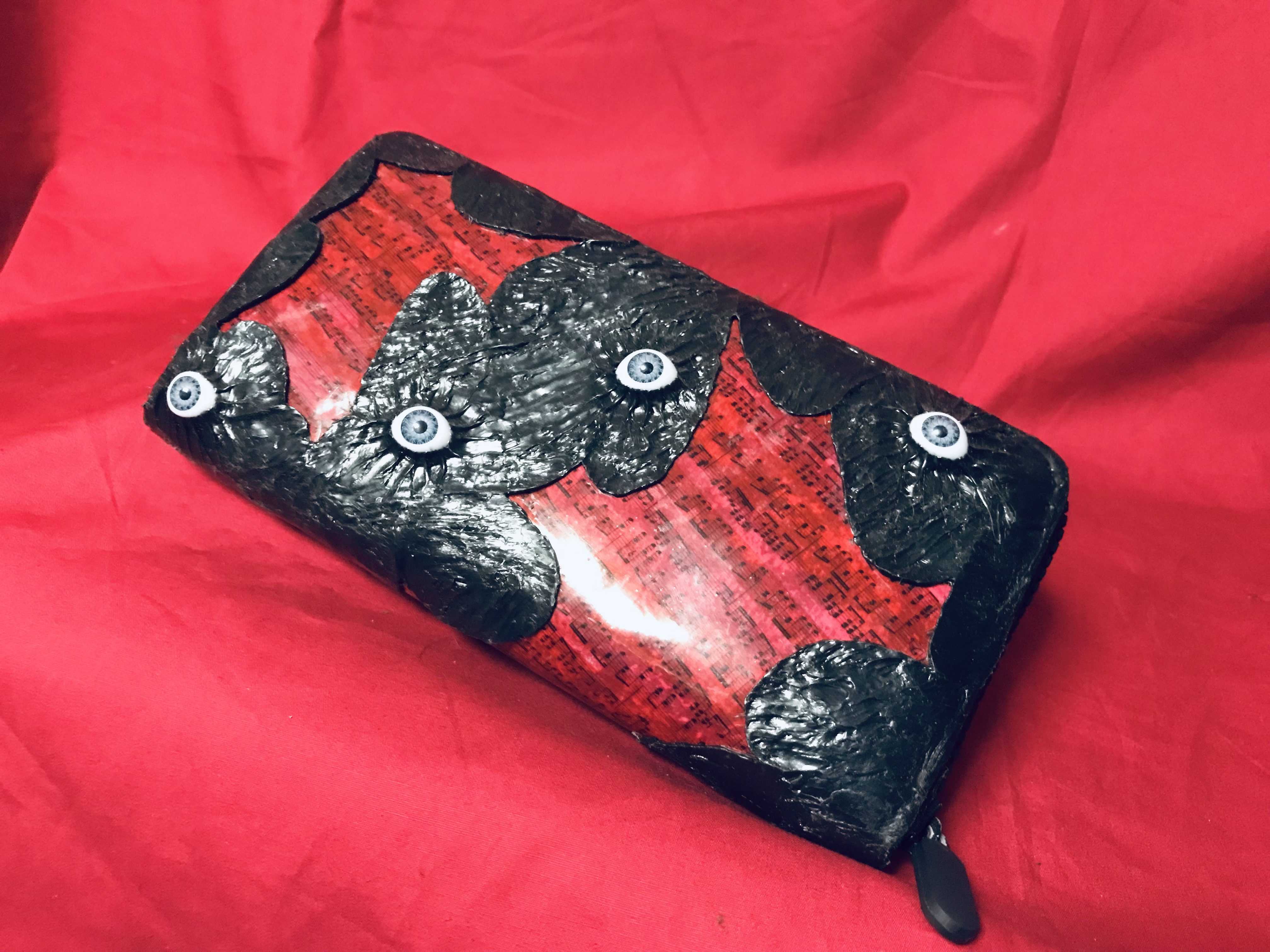 即納可！赤い楽譜の長財布/ダーク/ゴシック/ホラー/SF/ファンタジー/財布/アクセサリー 4,940円