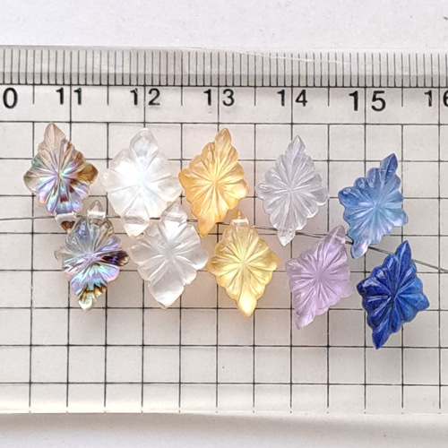 水晶 クリスタル 天然石ビーズ カービング クリスタルクォーツ 小花カービング – Tinker*beads.jp
