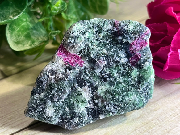 蛍光鉱物 ルビーインゾイサイト ラフストーン 原石 アニョライト