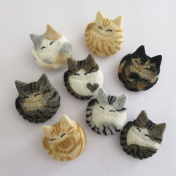 【羊毛フェルト】ほのぼの親子猫* 3匹* 座布団付き 羊毛フェルト】ほのぼの親子猫* 3匹* 座布団付き
