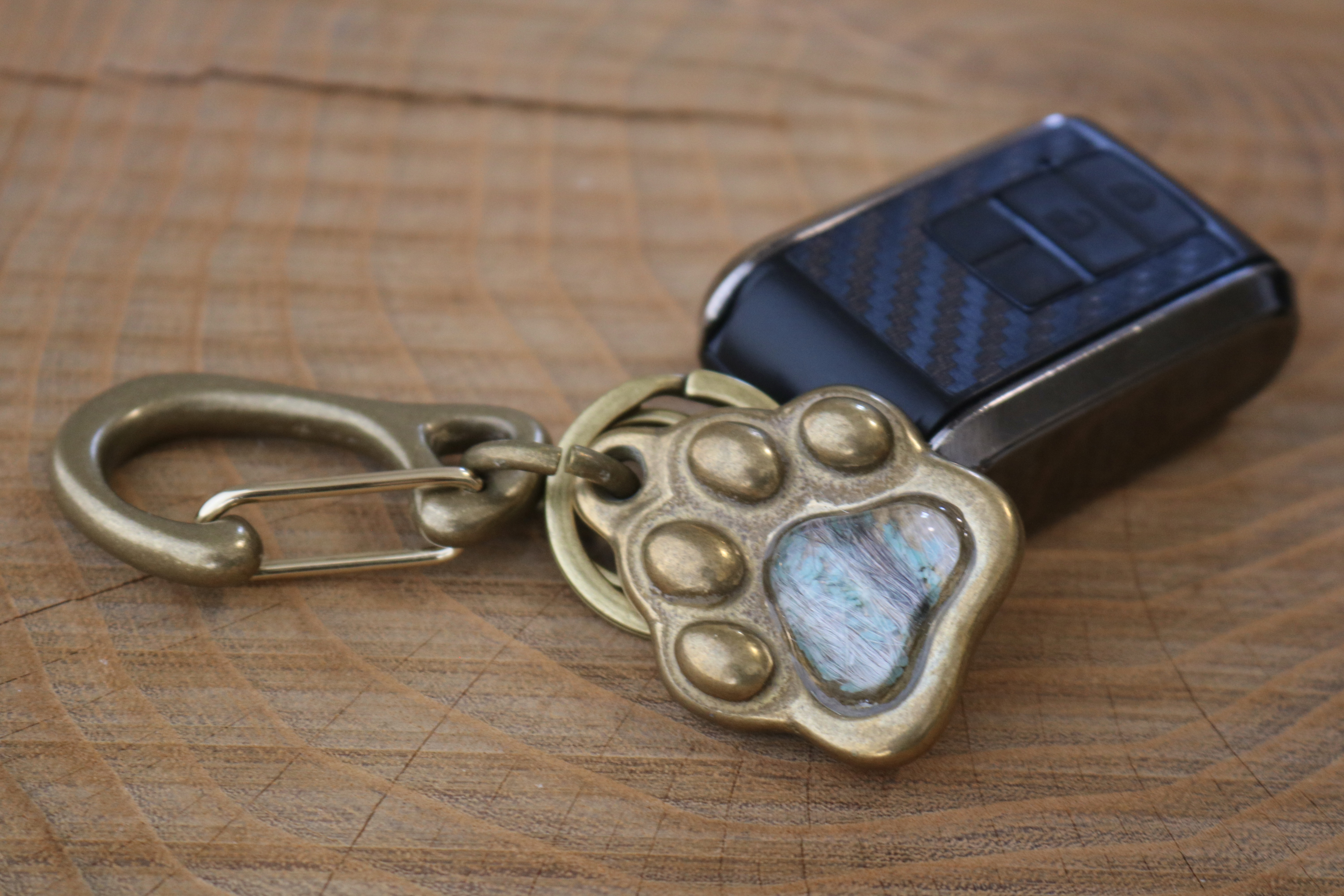 【半額セール中✨】愛しの子肉球キーホルダー(遺骨・遺毛バージョン)