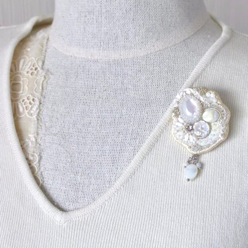 桜のビーズ刺繍ブローチ ブローチ サクラ エンブロイダリー 通販