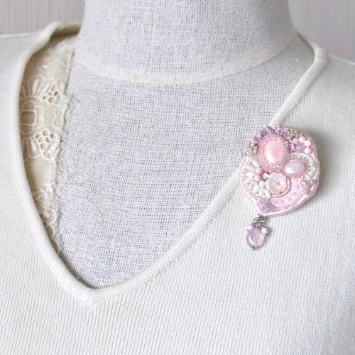 桜のビーズ刺繍ブローチ ブローチ サクラ エンブロイダリー 通販