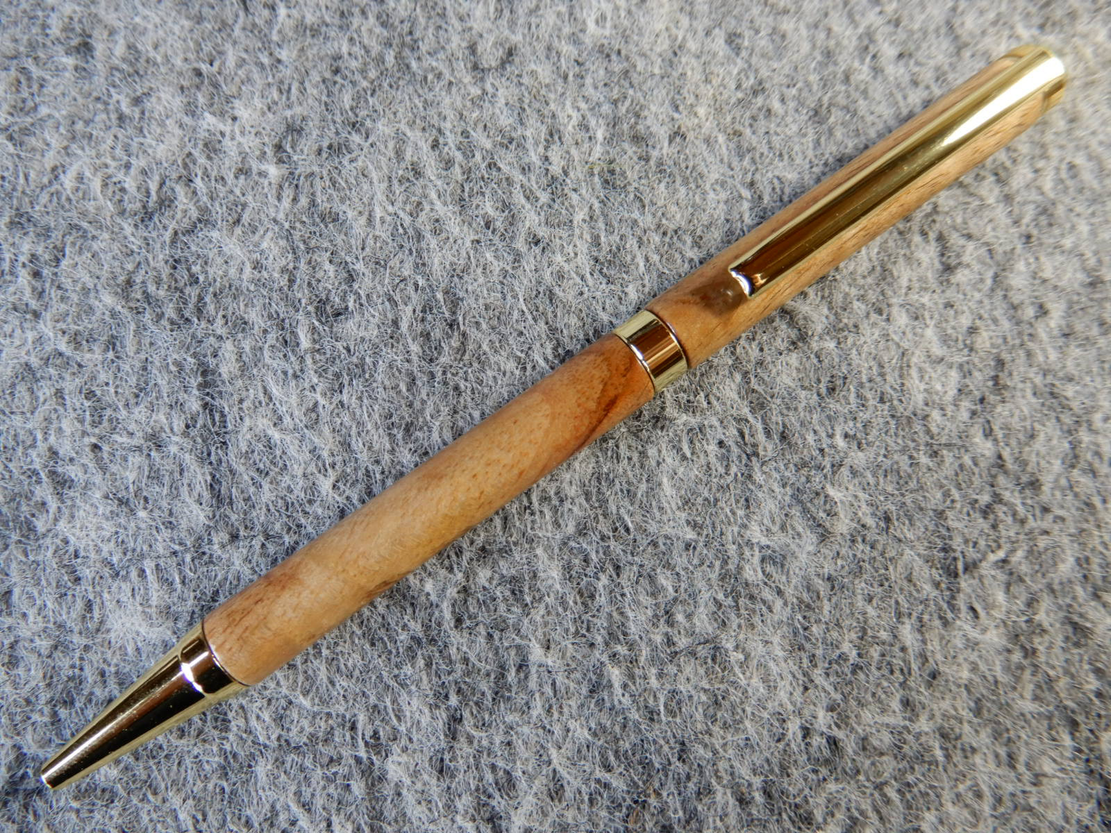 ボールペン　木軸　回転式　クス（P035）