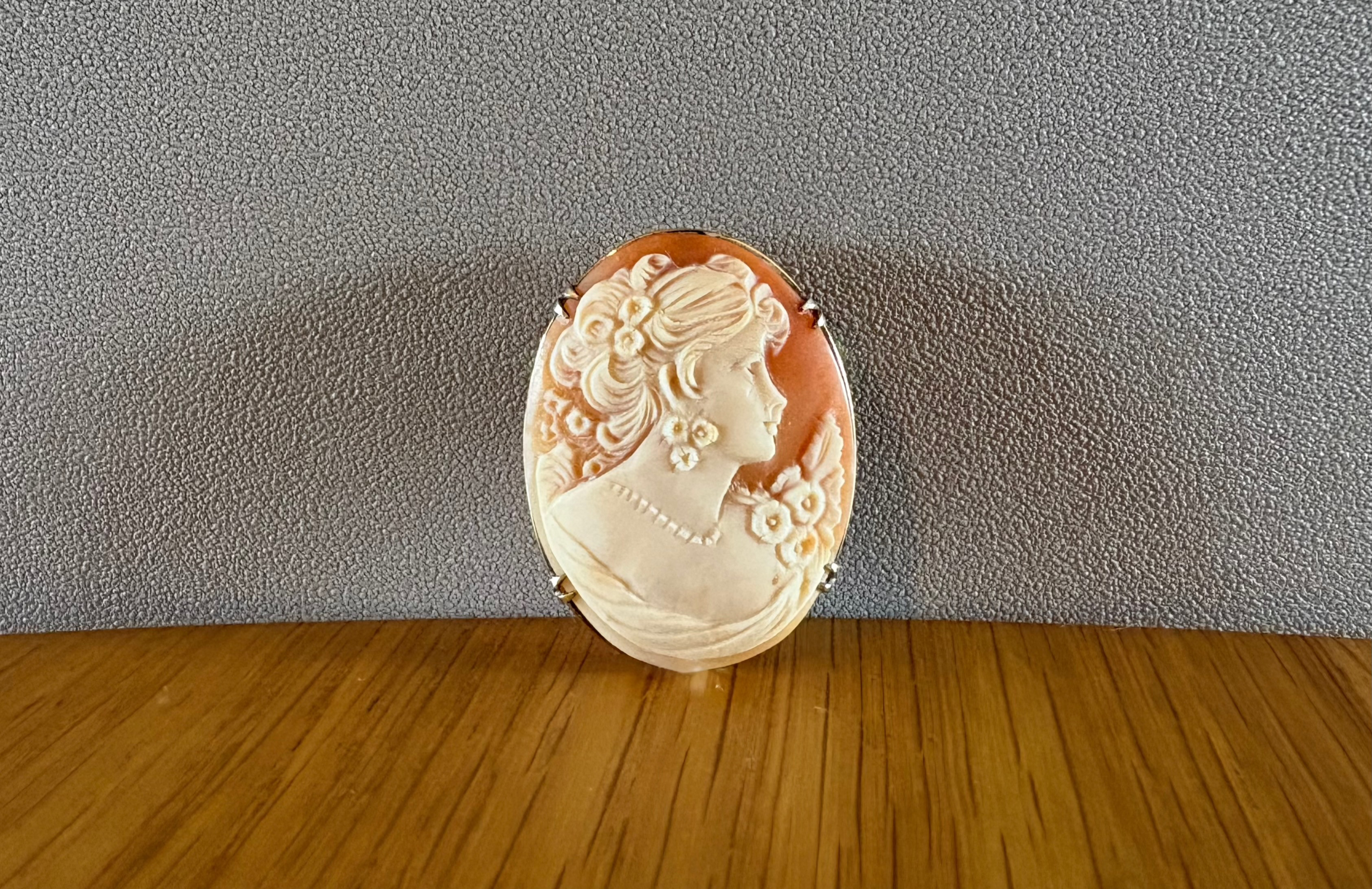 イタリアの古いカメオ Cameo アンティークカメオ　ブローチ　ディルーカ社製　diluca　Italy 【1点】