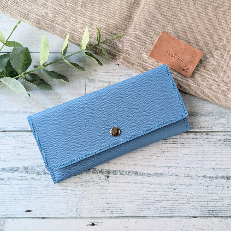 【送料無料】薄くスマートな長財布（ターコイズブルー絹目型押し）スリムなレザーウォレット　シンプルな長財布