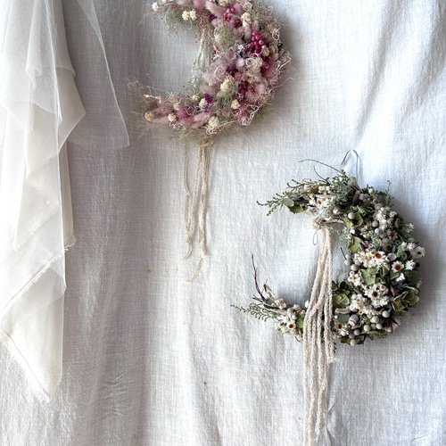 淡いピンクな三日月リース 三日月リース ピンク ～プリザーブドフラワーリース～ リース atelier