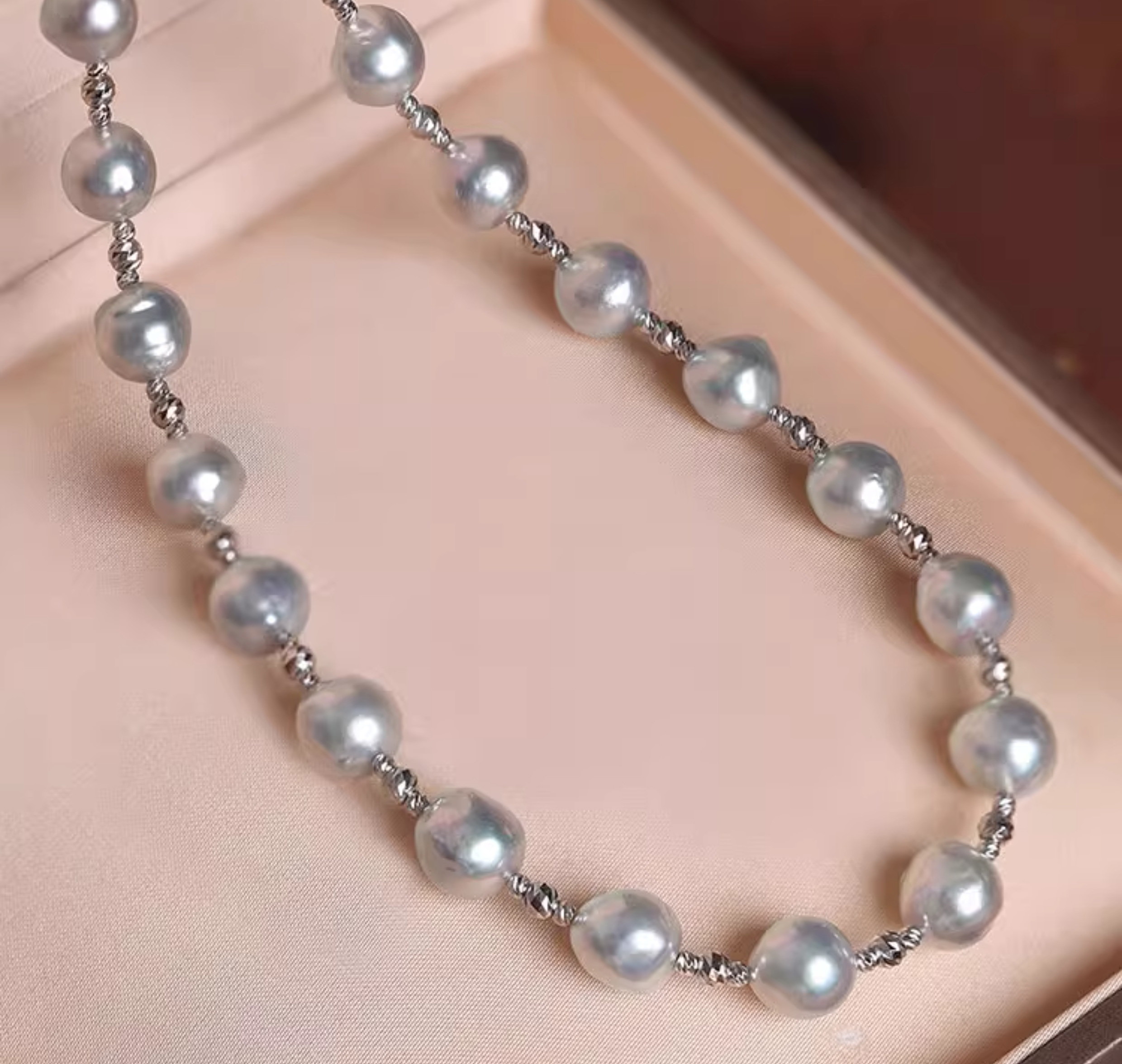 [ヘイズジュエリー] ベルリンガールシリーズ 18Kホワイトゴールド 7.5-8mm 日本製アコヤシルバー ブルーバロックパール