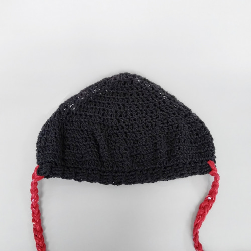 透かしサマーニット帽 三つ編みつき コットン帽子 黒×赤 差し色 ニット