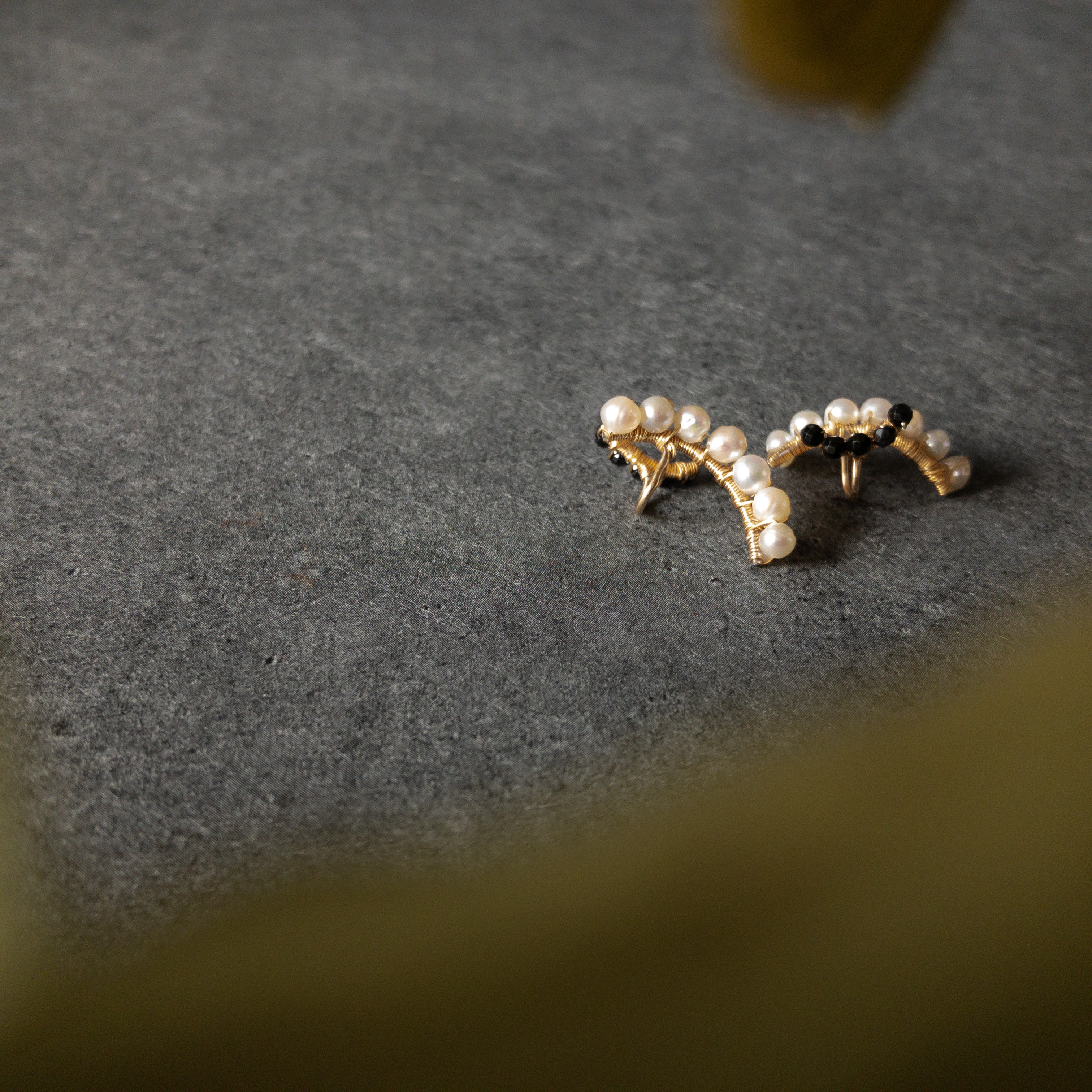 【14kgf】リバーシブルイヤリング 〜 淡水真珠＆ブラックスピネル