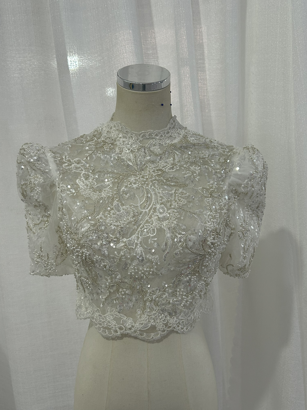 ボレロ キラキラ光る刺繍 花モチーフ パール くるみボタン ファスナー 結婚式 前撮り