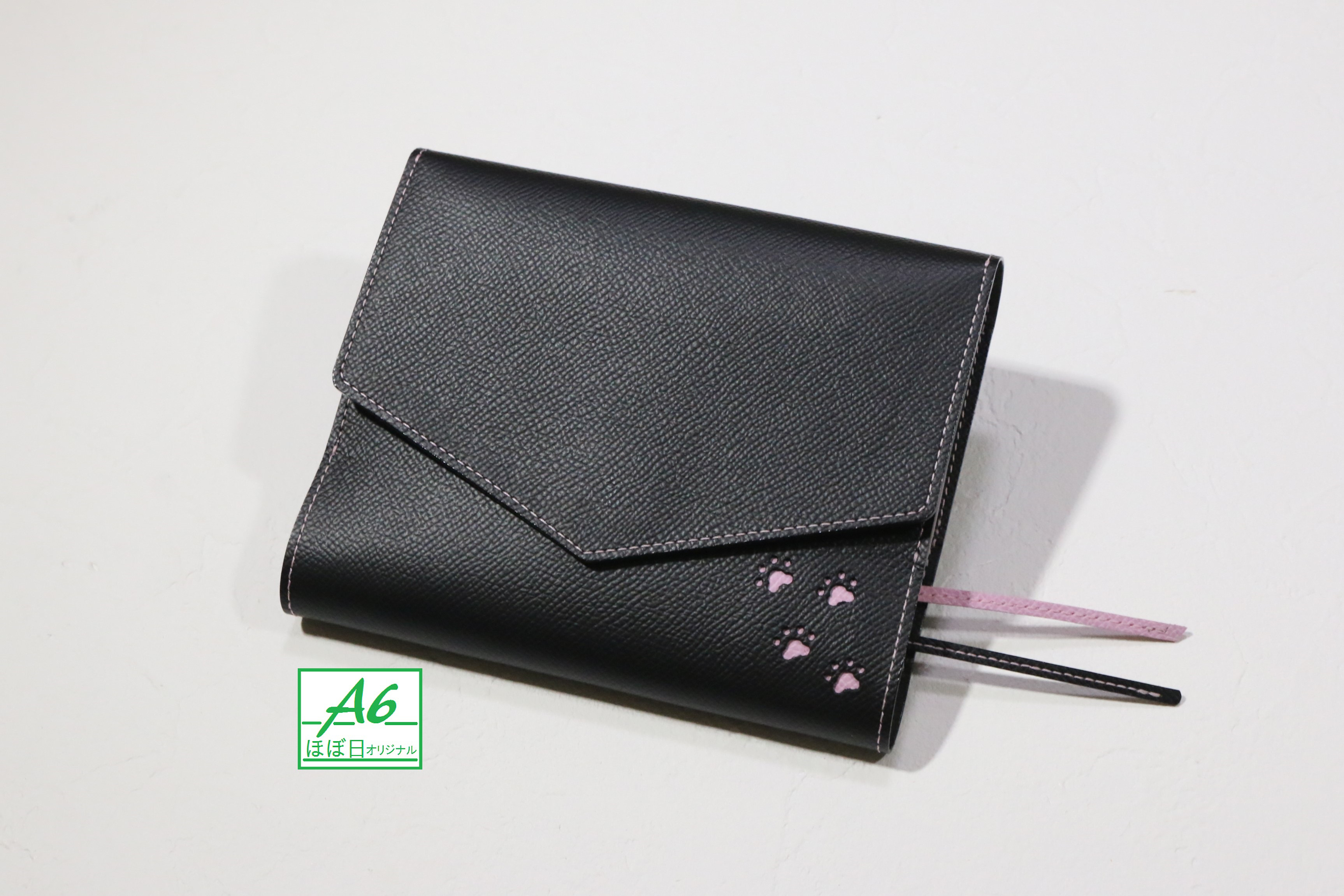 [フランス製高級皮革] 手帳カバー［A6/ほぼ日手帳オリジナルサイズ］ ブラック + ピンク 肉球 T793