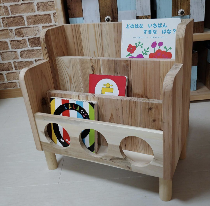 絵本棚　✨　木製棚　ブックシェルフ　木製本棚　ハンドメイド　北欧