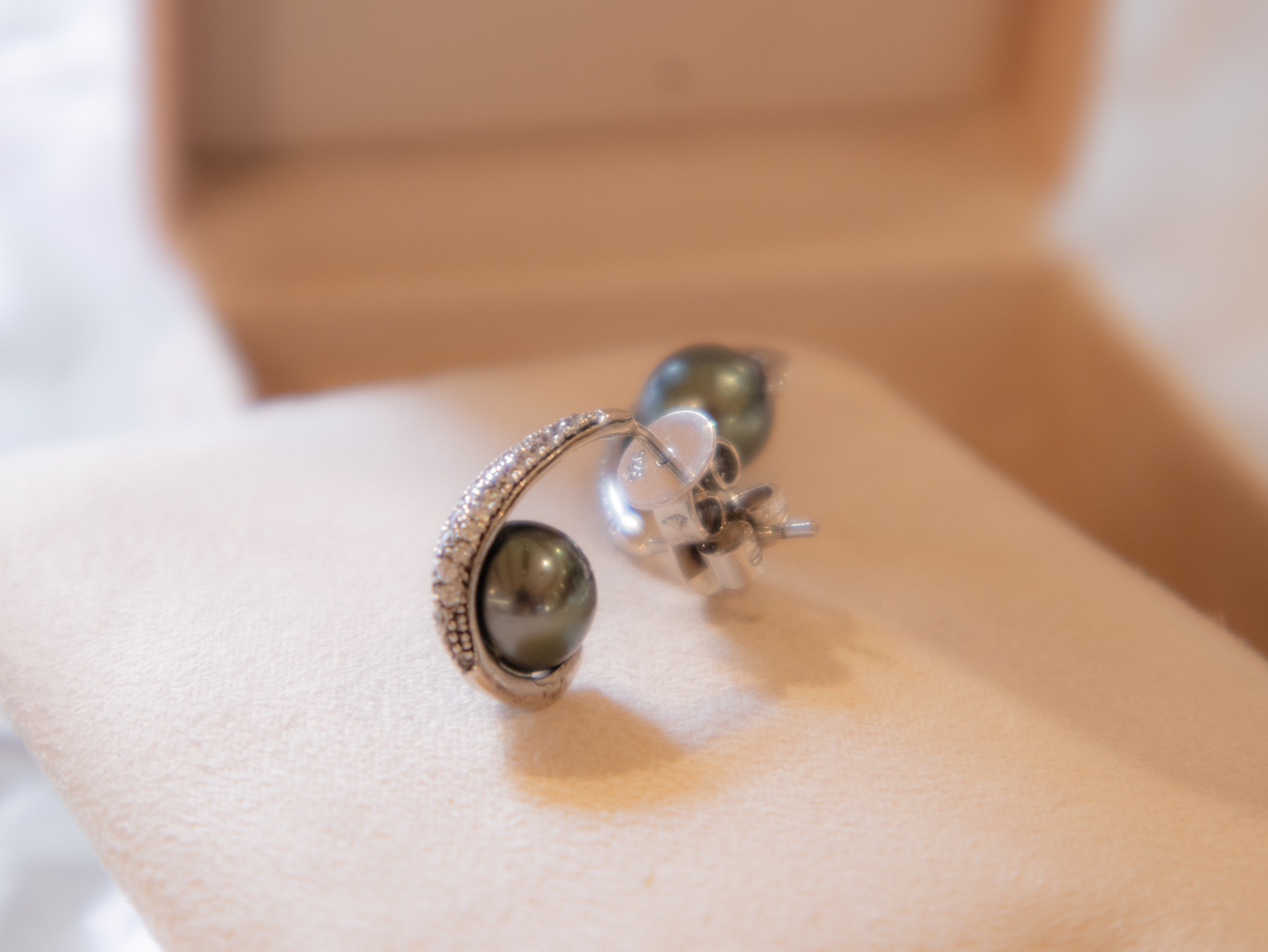 925スターリングシルバータヒチ産天然海水黒真珠隕石イヤリング9-9.5mm